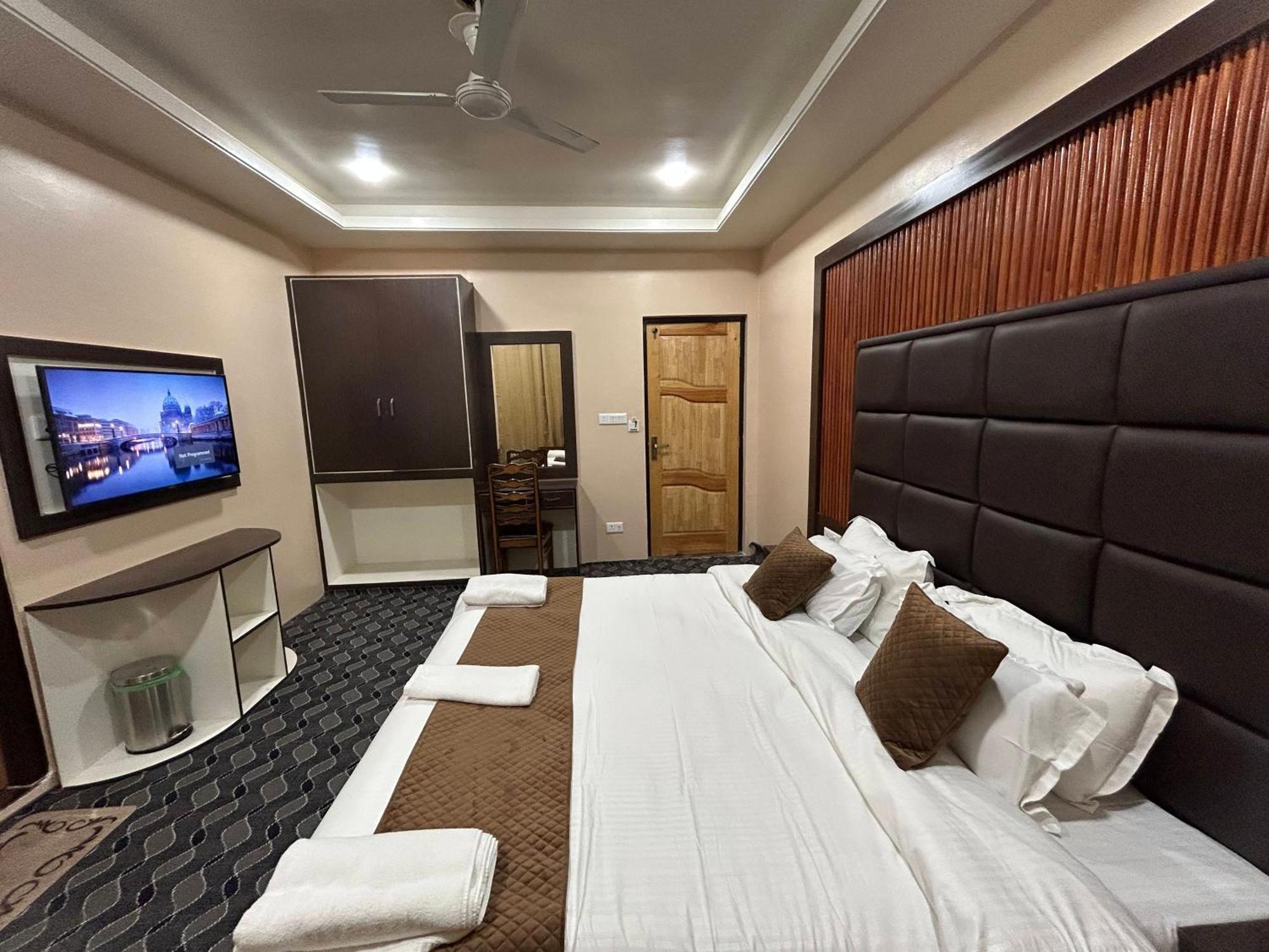 Fair Mount, Airport Road, Humhama Srinagar 호텔 객실 사진